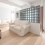 2ndhomes Loft With & Balcony By The White Church