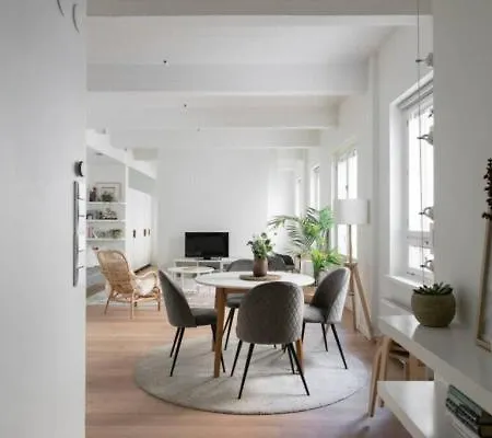 2ndhomes Loft With & Balcony By The White Church *