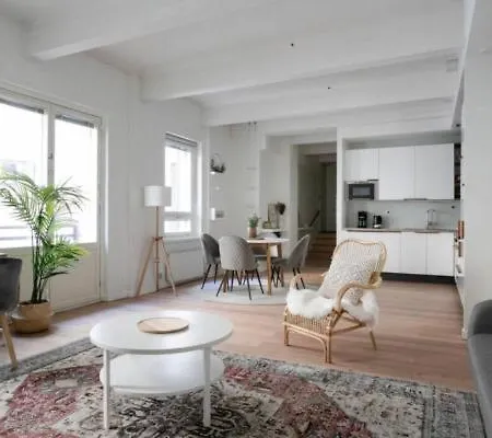 2ndhomes Loft With & Balcony By The White Church