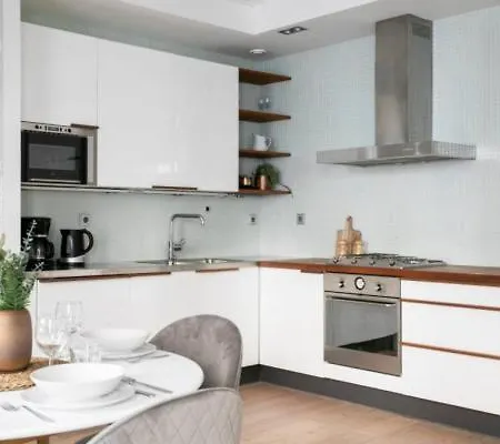 דירה 2ndhomes Loft With & Balcony By The White Church