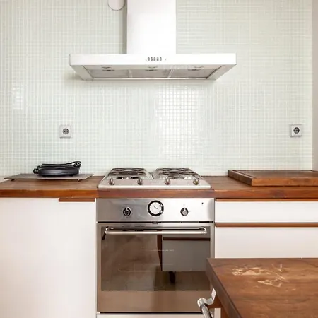 2ndhomes Loft With & Balcony By The White Church