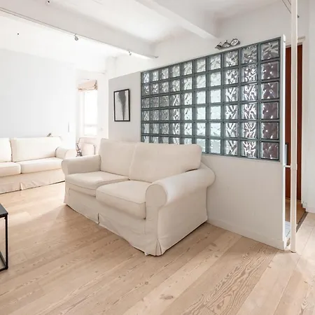 2ndhomes Loft With & Balcony By The White Church