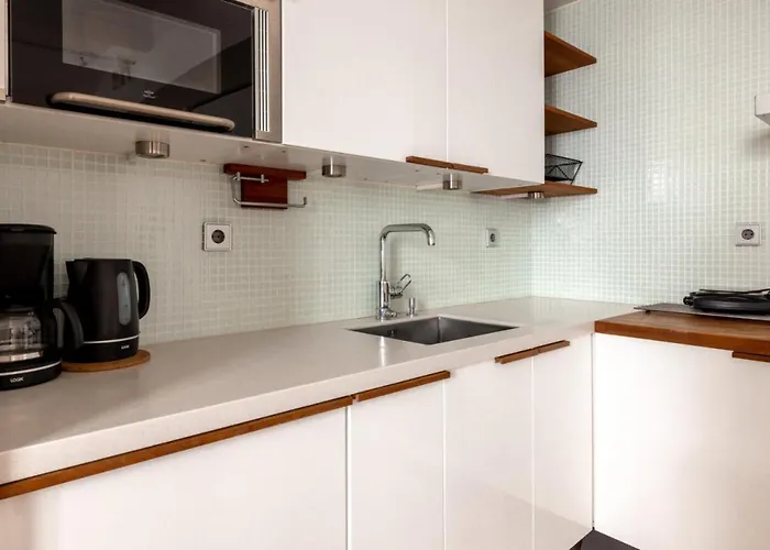 2ndhomes Loft With & Balcony By The White Church