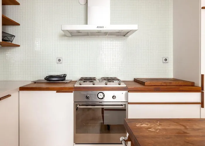 2ndhomes Loft With & Balcony By The White Church