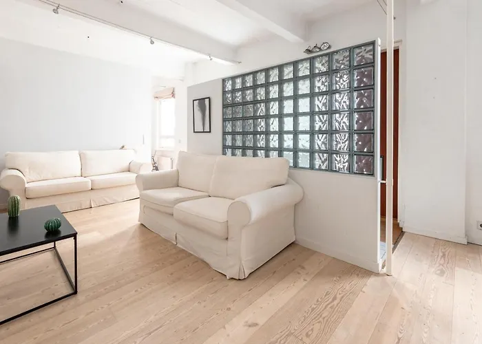 2ndhomes Loft With & Balcony By The White Church